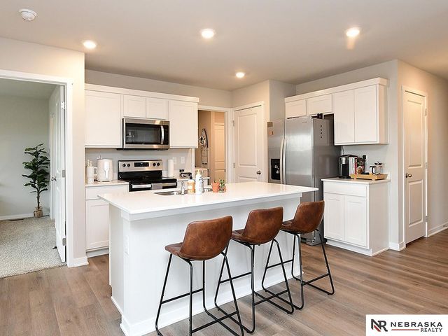 9408 Reynolds Street, Omaha, NE 68122