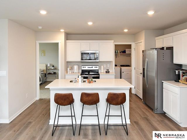 9408 Reynolds Street, Omaha, NE 68122