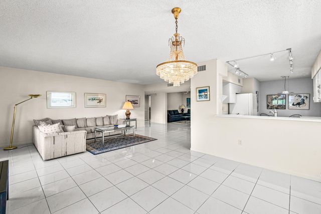 7408 Lake Meadow Way 101, Boynton Beach, FL 33437
