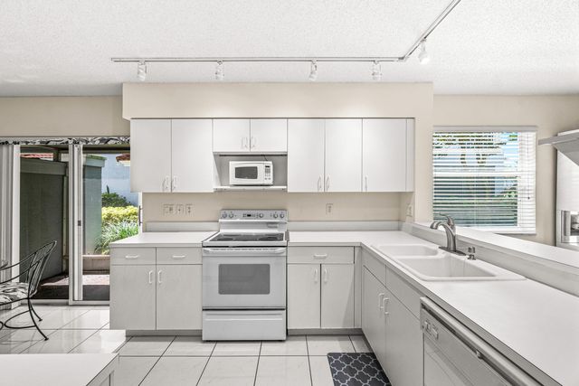 7408 Lake Meadow Way 101, Boynton Beach, FL 33437