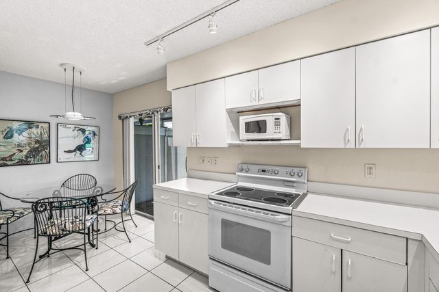 7408 Lake Meadow Way 101, Boynton Beach, FL 33437