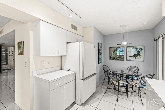 7408 Lake Meadow Way 101, Boynton Beach, FL 33437