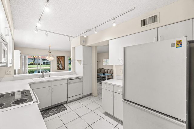 7408 Lake Meadow Way 101, Boynton Beach, FL 33437