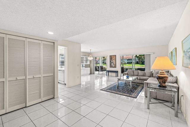 7408 Lake Meadow Way 101, Boynton Beach, FL 33437