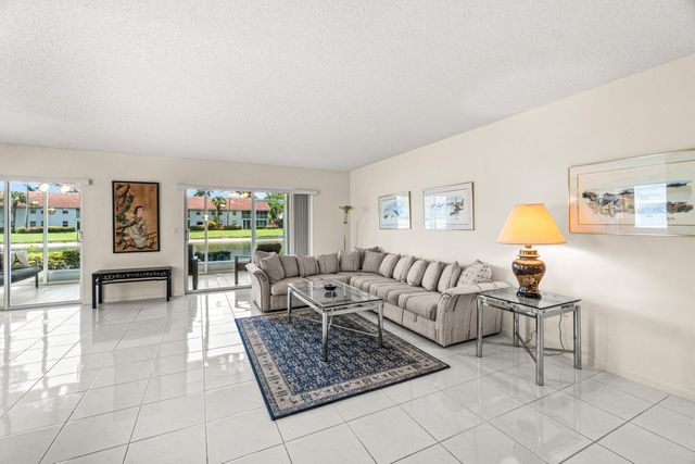 7408 Lake Meadow Way 101, Boynton Beach, FL 33437