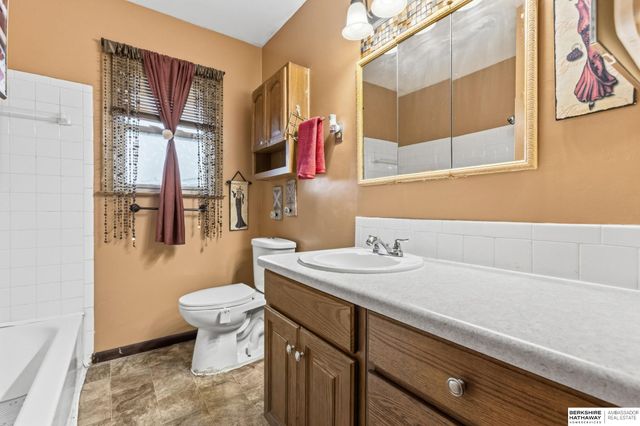 4913 N 58 Street, Omaha, NE 68104
