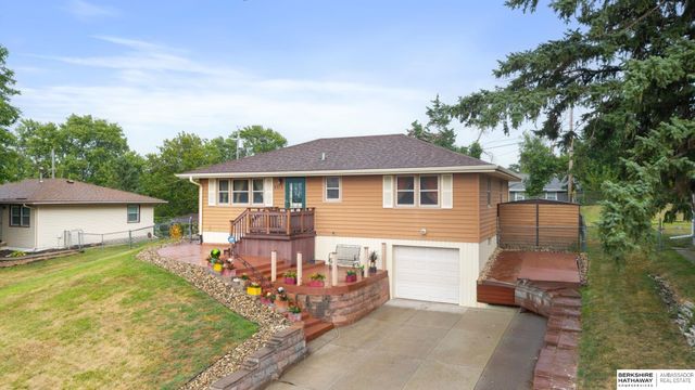 4913 N 58 Street, Omaha, NE 68104