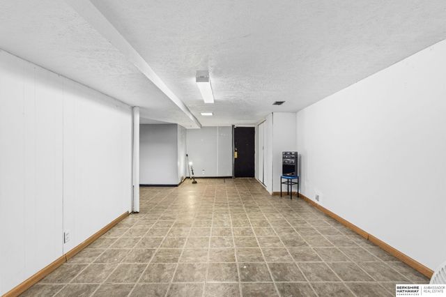 4913 N 58 Street, Omaha, NE 68104
