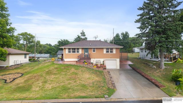 4913 N 58 Street, Omaha, NE 68104