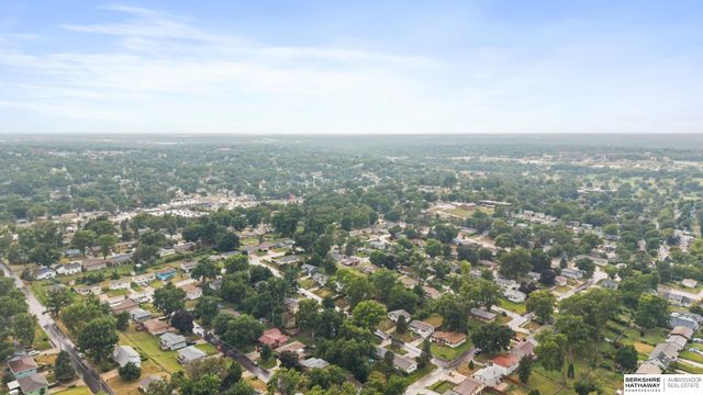 4913 N 58 Street, Omaha, NE 68104