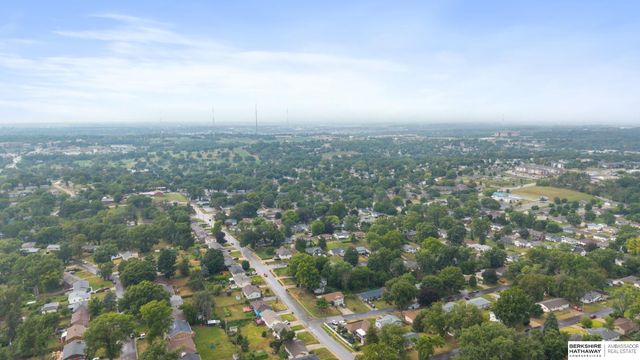 4913 N 58 Street, Omaha, NE 68104