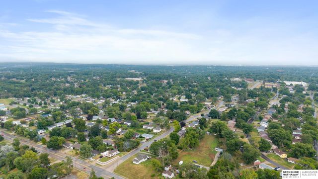 4913 N 58 Street, Omaha, NE 68104