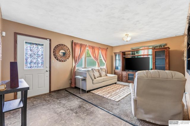 4913 N 58 Street, Omaha, NE 68104