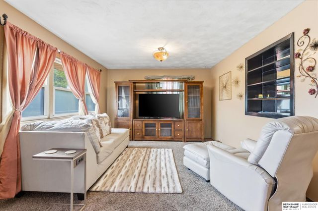 4913 N 58 Street, Omaha, NE 68104