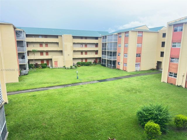 3600 NW 21st St 309, Lauderdale Lakes, FL 33311