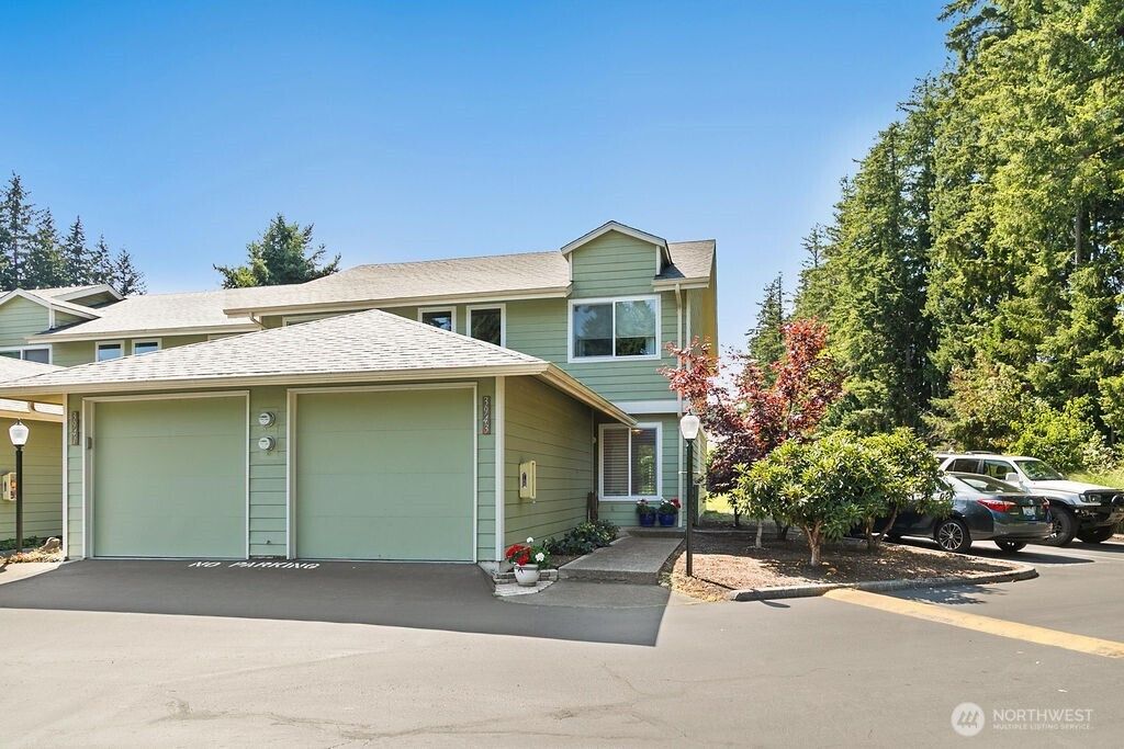 3943 NW Fairway Lane, Bremerton, WA 98312