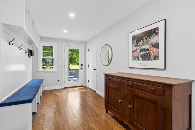 27 Maple St, Carlisle, MA 01741