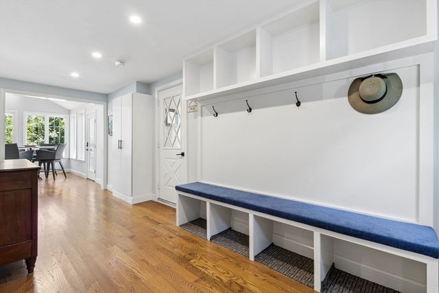 27 Maple St, Carlisle, MA 01741