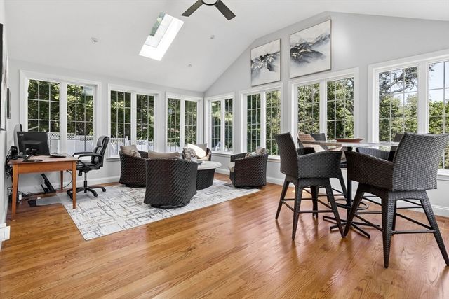 27 Maple St, Carlisle, MA 01741