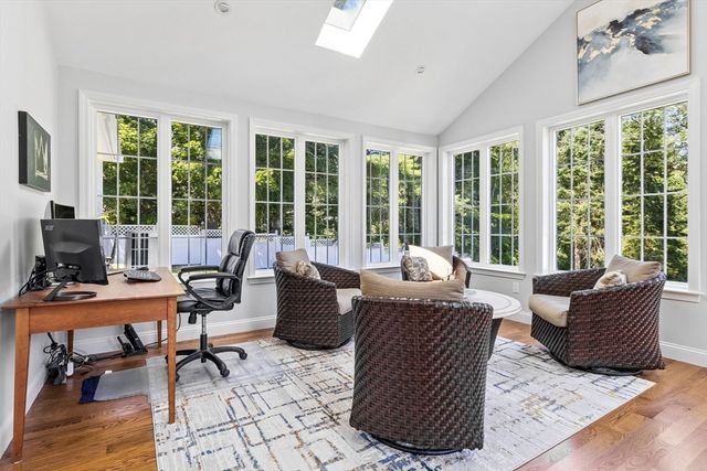 27 Maple St, Carlisle, MA 01741