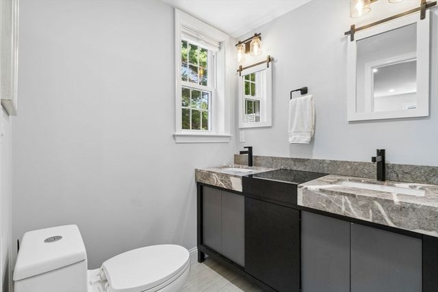 27 Maple St, Carlisle, MA 01741