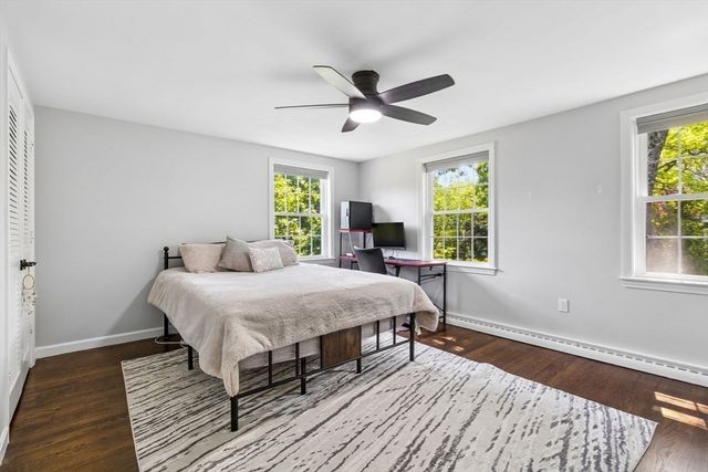 27 Maple St, Carlisle, MA 01741