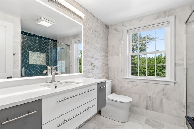 27 Maple St, Carlisle, MA 01741