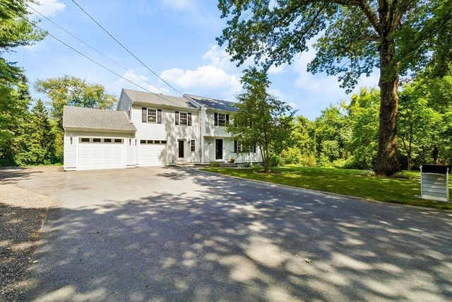 27 Maple St, Carlisle, MA 01741
