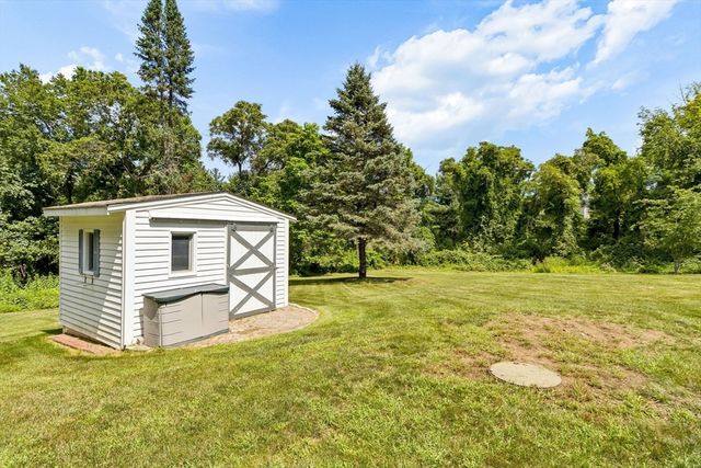 27 Maple St, Carlisle, MA 01741