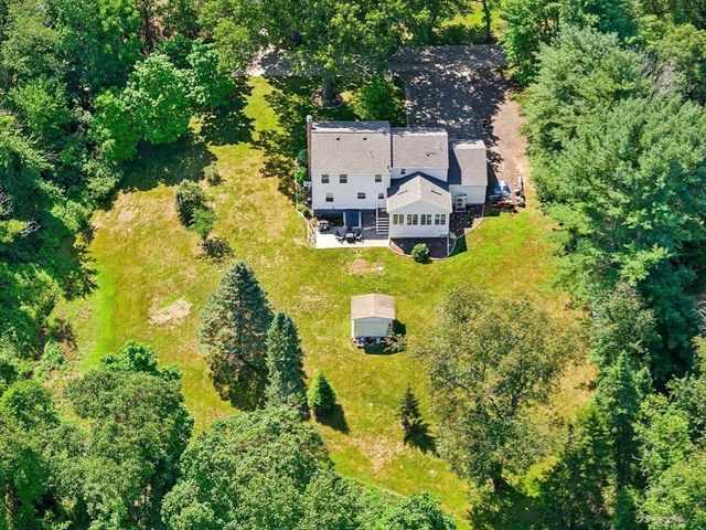 27 Maple St, Carlisle, MA 01741