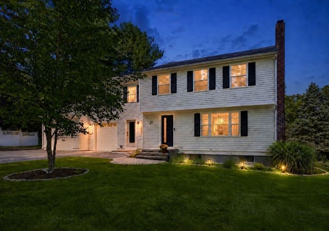 27 Maple St, Carlisle, MA 01741