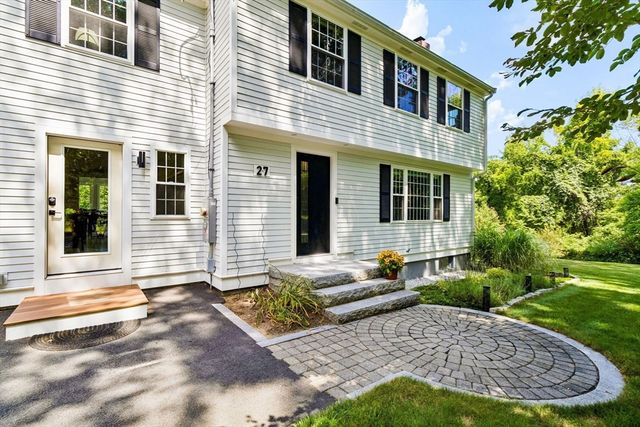 27 Maple St, Carlisle, MA 01741