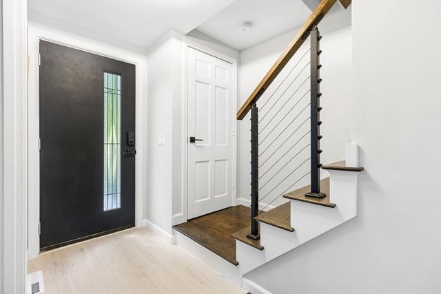 27 Maple St, Carlisle, MA 01741