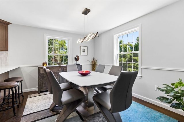 27 Maple St, Carlisle, MA 01741