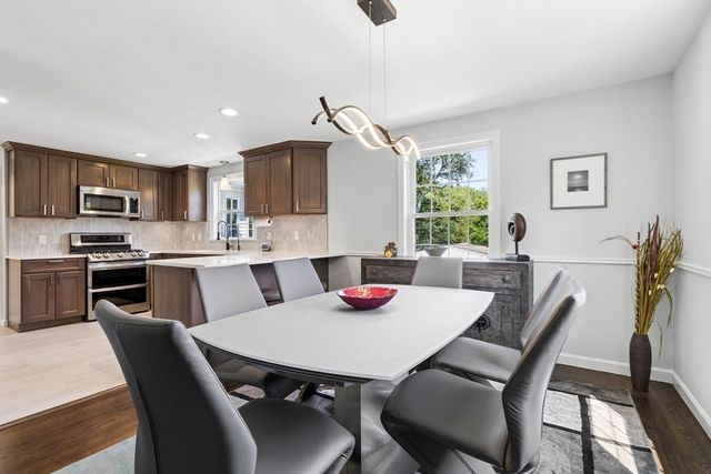27 Maple St, Carlisle, MA 01741