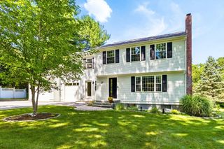 27 Maple St, Carlisle, MA 01741