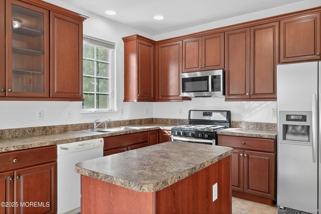 60 Wlodarczyk Place, Parlin, NJ 08859