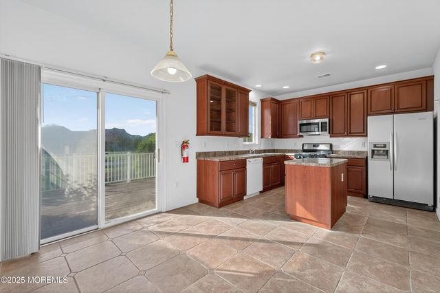 60 Wlodarczyk Place, Parlin, NJ 08859