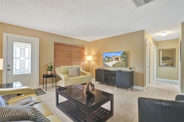 4519 NW 46th Ter, Tamarac, FL 33319