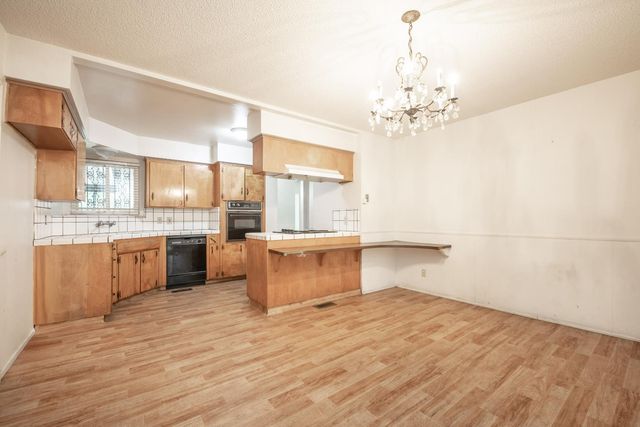 4921 E Oslin, Fresno, CA 93727