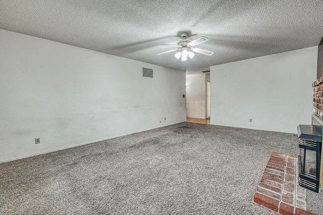 4921 E Oslin, Fresno, CA 93727