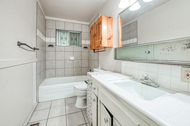 4921 E Oslin, Fresno, CA 93727