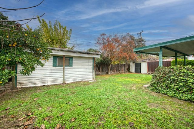 4921 E Oslin, Fresno, CA 93727