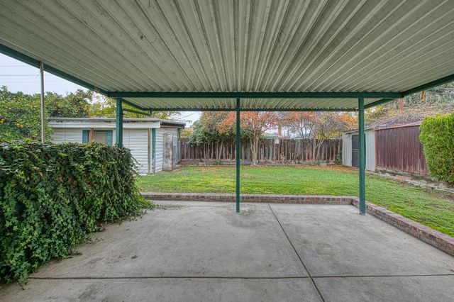 4921 E Oslin, Fresno, CA 93727