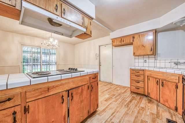 4921 E Oslin, Fresno, CA 93727