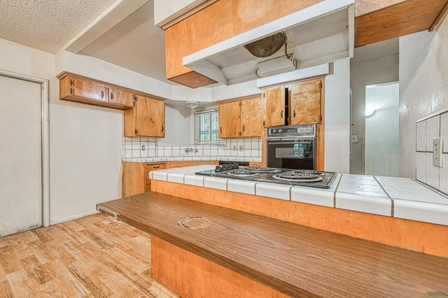 4921 E Oslin, Fresno, CA 93727