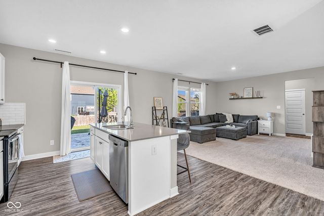 19964 Fenside Crossing, Westfield, IN 46074