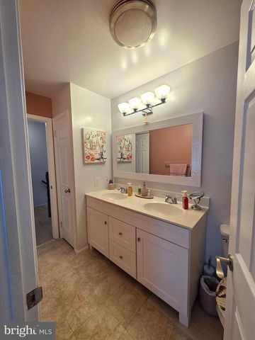 1159 WINTERTIDE DR, Harrisburg, PA 17111