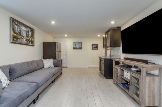 65 High Street 1, Woburn, MA 01801