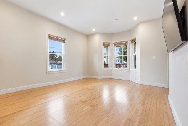 65 High Street 1, Woburn, MA 01801